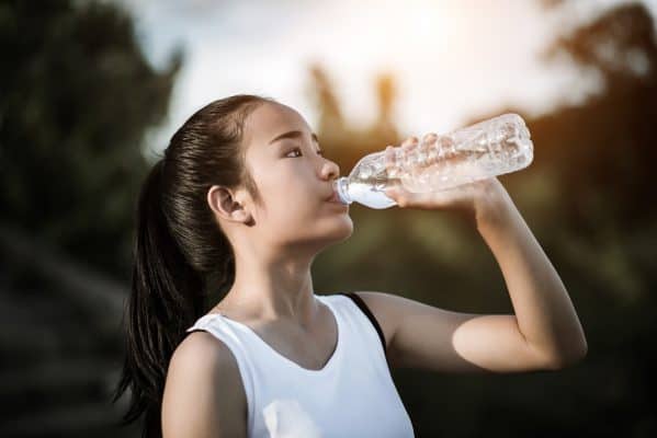 ผิวหนัง กับ น้ำ ดื่มน้ำอย่างไรให้มีประโยชน์ ผิวสุขภาพดี ผิวสวย ไม่เกิด ผิวขาดน้ำ