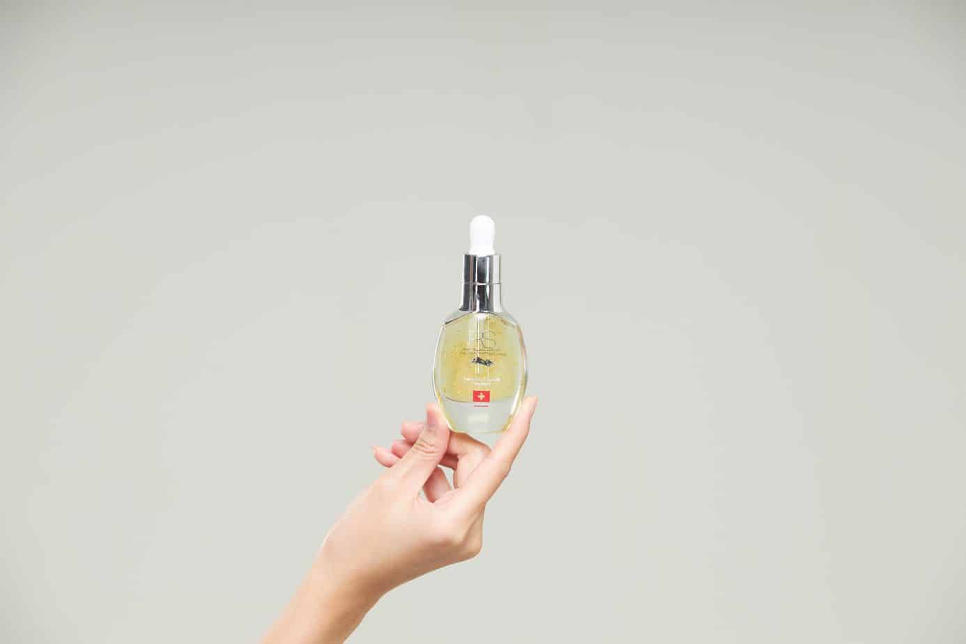 RS Gold Serum premier เซรั่มทองคำผสม Sodium Hyaluronate ลดเลือนริ้วรอย ผิวสวยสดใส อิ่มน้ำ